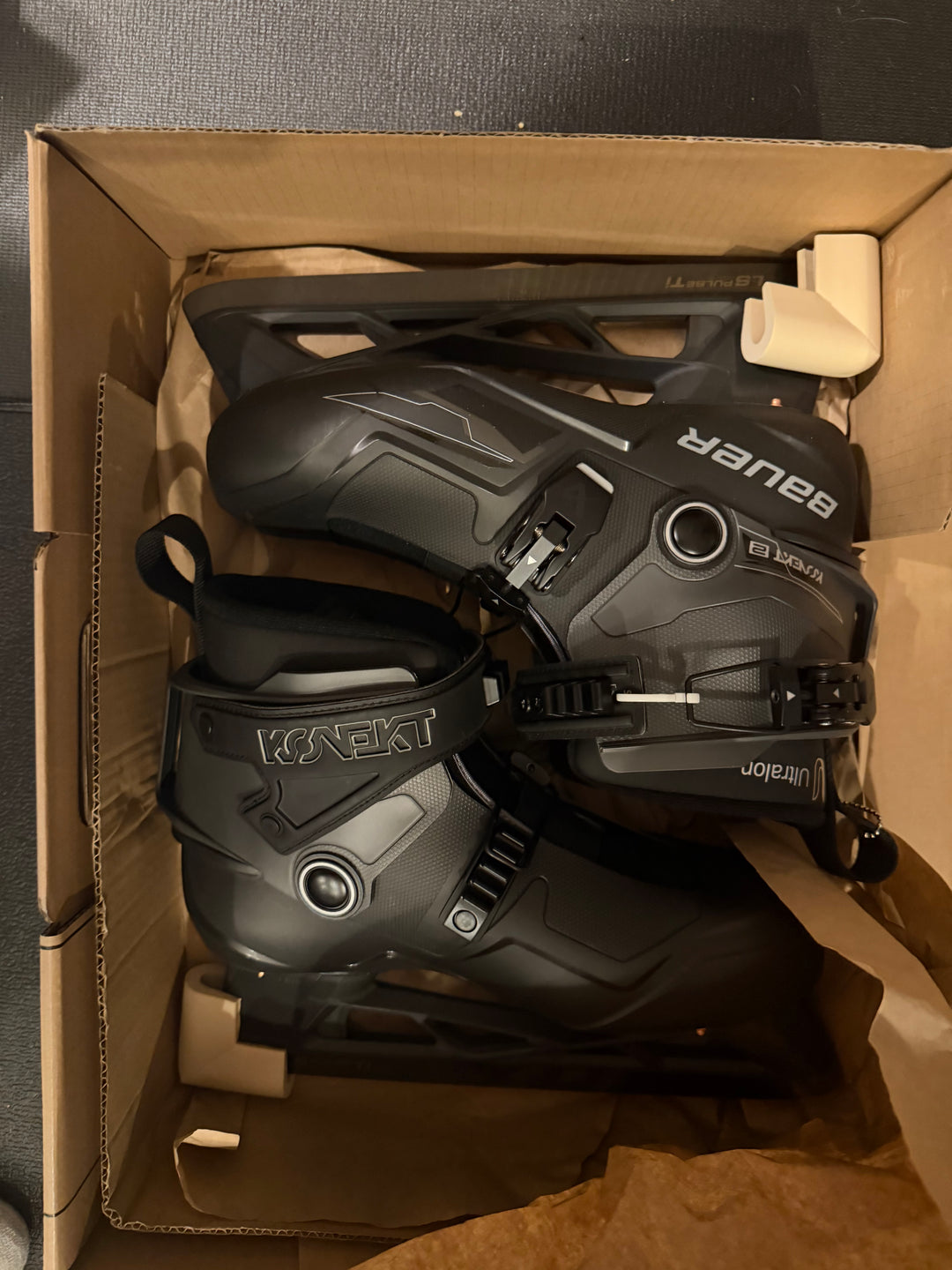 Bauer Konekt 2 Goalie Skate Sr. 8 (Pro Stock)